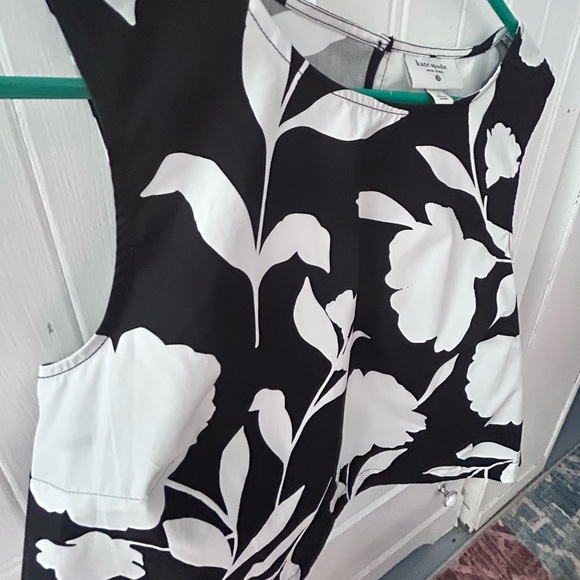 Kate Spade Black and White Floral Women's Crop Top w/Sleeveless Design NWOT CUTE - Picture 4 of 9